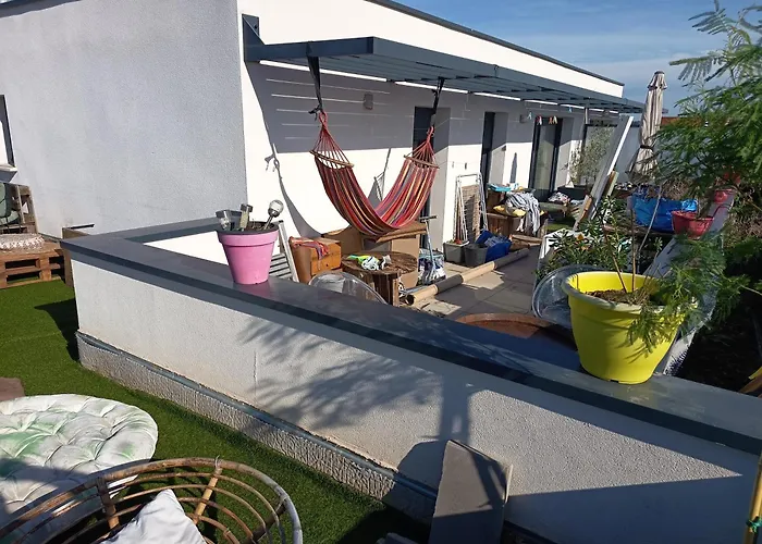 Rooftop A Le Lez Apartment
